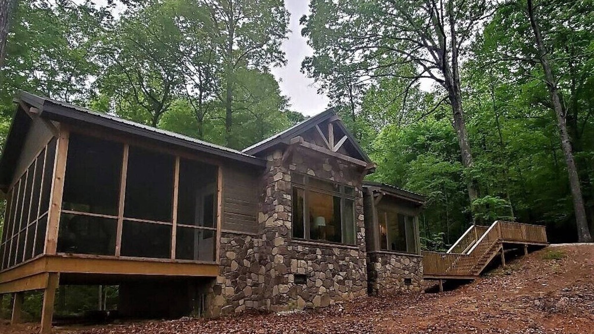 Christian County House | Luxury Lodge in the Wilderness