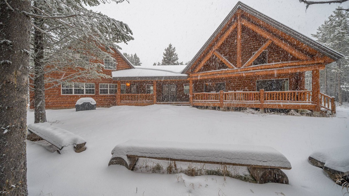 Island Park Cabin | Luxury Lodge Perfect for Family Reunions and Retreats - 30 Min from Yellowstone