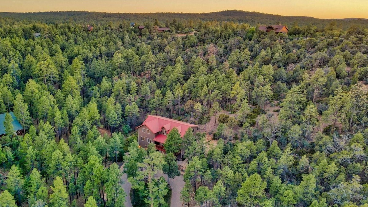 Sierra Pines Cabin | 🏆 LUXURY LODGE - SLEEPS 22 - 5,000 SQ FT - 6BD 4BA - GAME THEATER - 1.5 ACRES