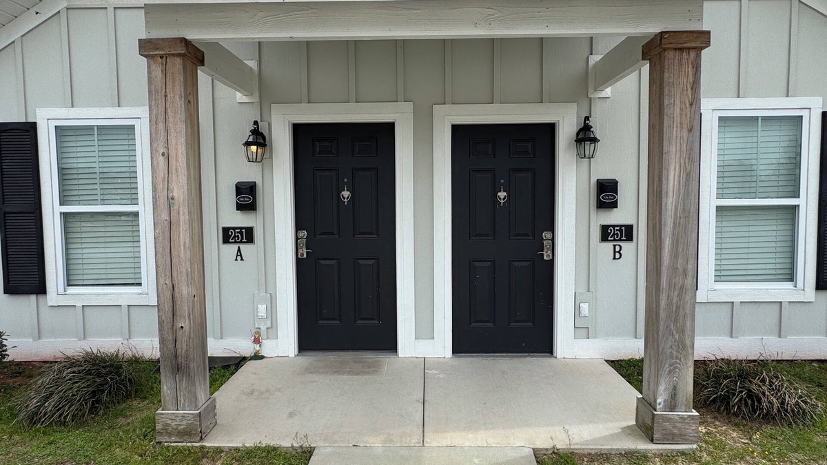Elizabethtown Resort | Luxury Lodging, Lakefront View, 2 Queen Bed w/Private Bath, Private Patio.