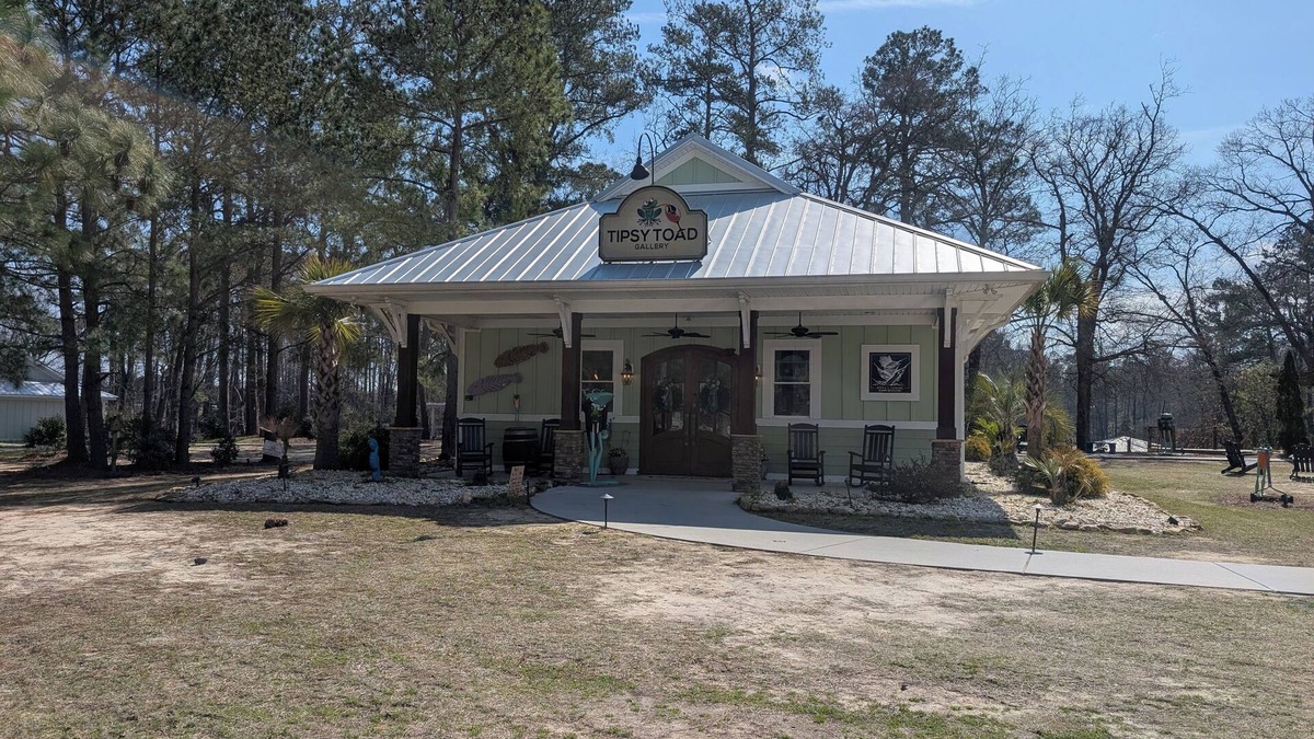 Elizabethtown Resort | Luxury Lodging, Lakefront View, King Bed w/Private Bath, Private Patio, Full Efficiency Kitchen. Pet Friendly