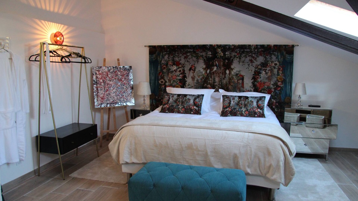 Le Pontet Apartment | LUXURY LOFT - AVIGNON - FORMER ARTIST'S STUDIO - 5 STAR FURNISHED HOLIDAY HOME