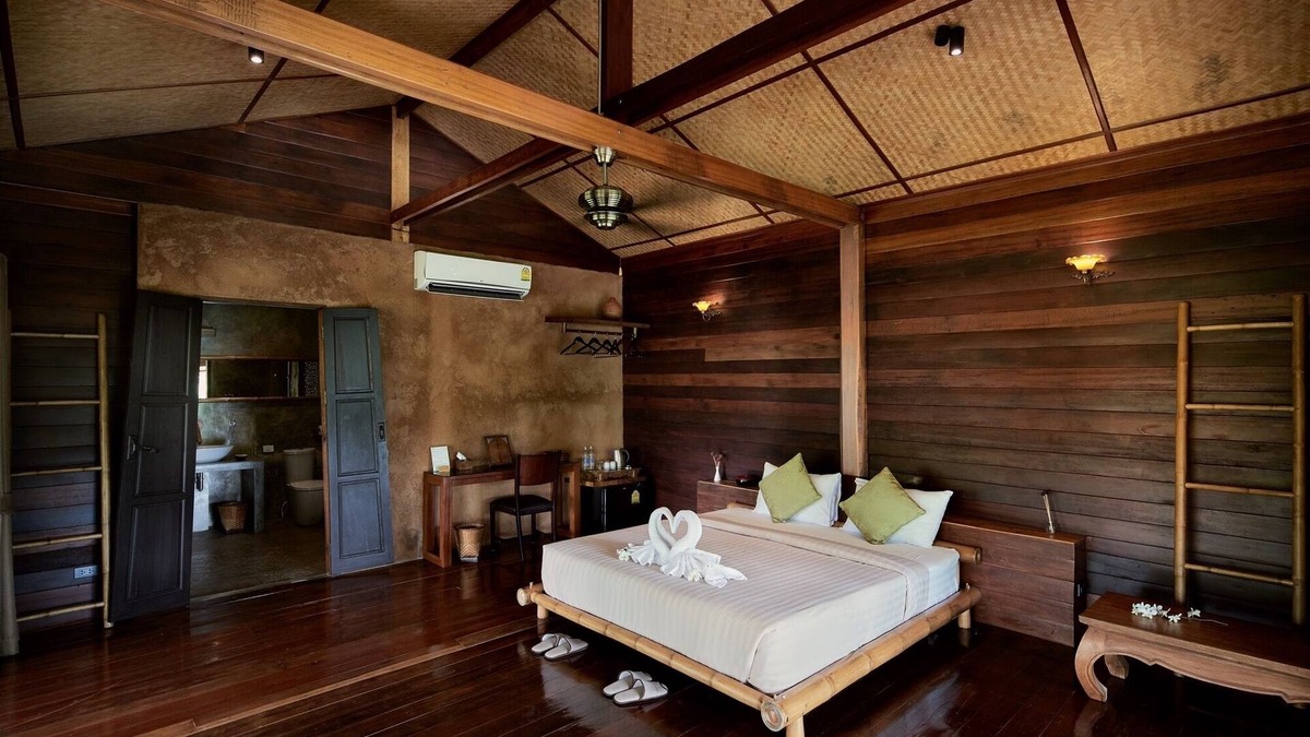 Nang Lae Villa | Luxury loft in stilted wooden longhouse