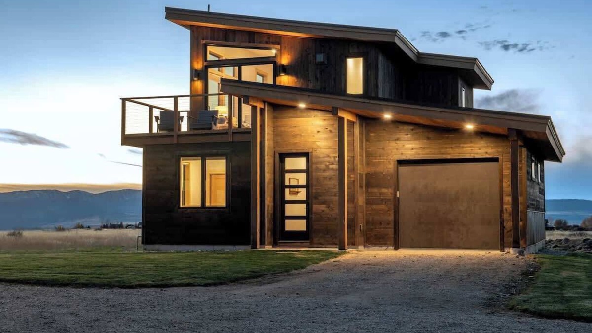 Driggs House | Luxury Loft Retreat with Stunning Mountain Views