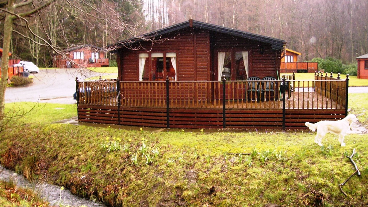 Rowardennan Ski Chalet | Luxury Log Cabin On The Banks Of Loch Lomond - Loch Lomond Chalet