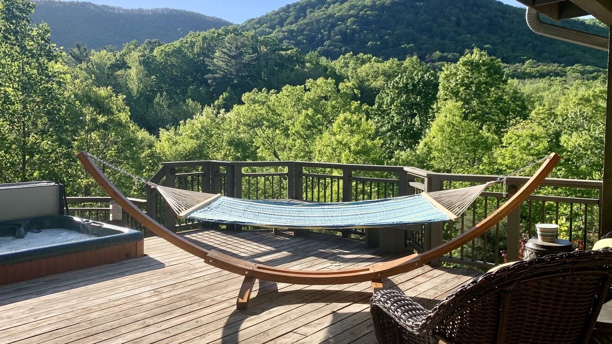 Cleveland Cabin | Luxury Log Cabin with Mountain View | Hot Tub | 3 BR 2 BA | Sauna | Steam Shower