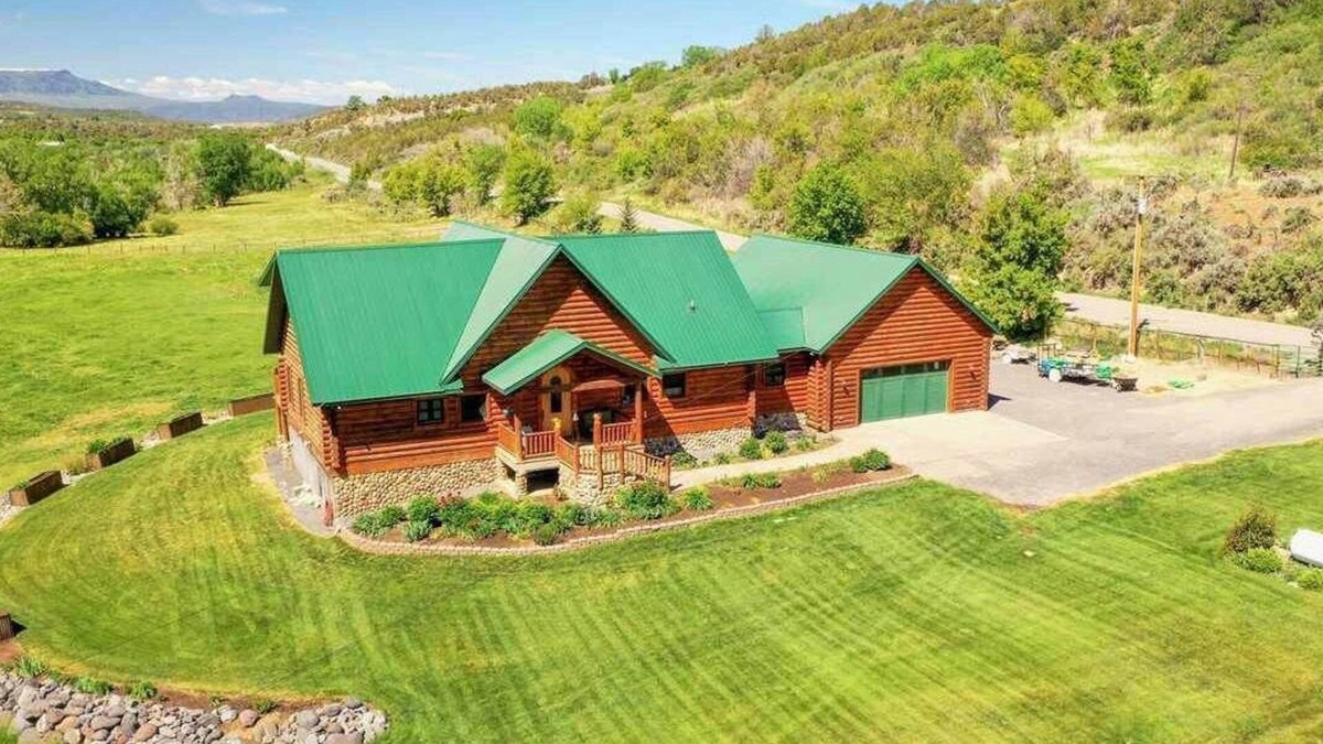 Collbran Ski Chalet | Luxury Log Home - 25 Minutes To Skiing, Boating and Trails!