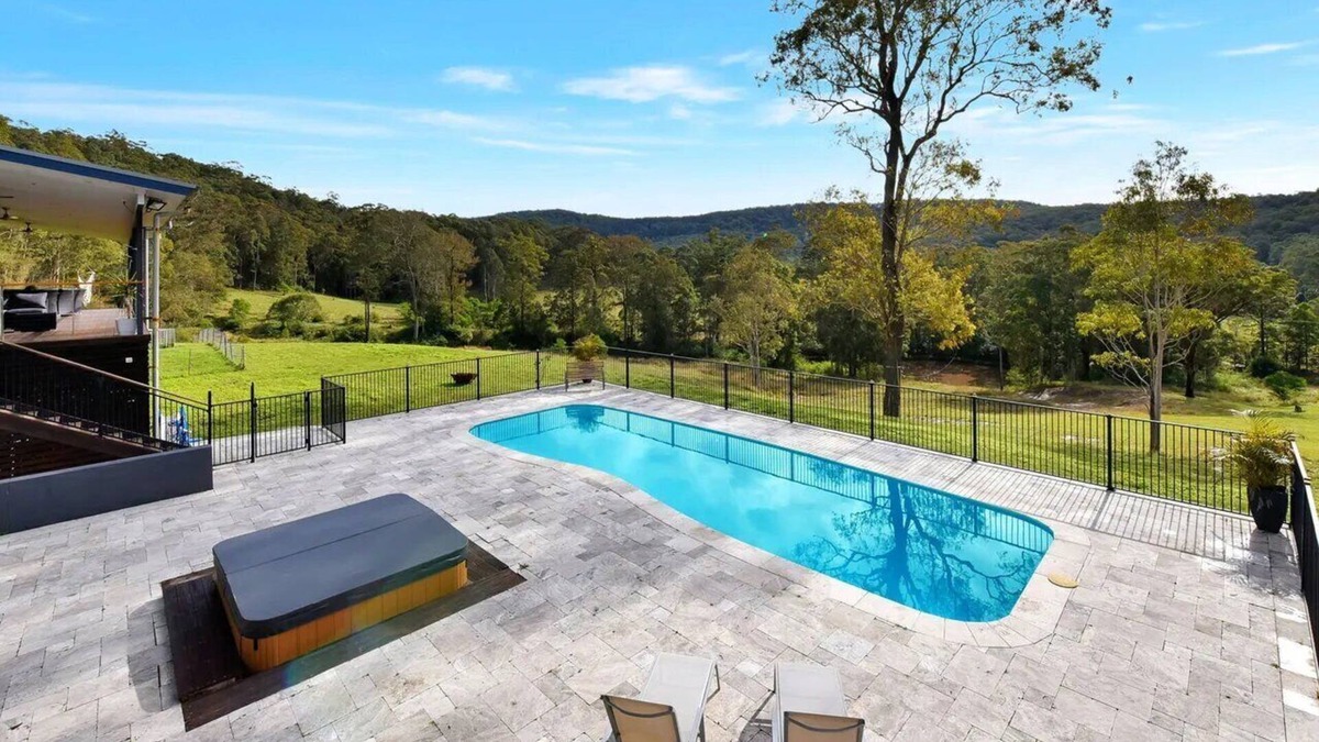 Mandalong House | Luxury Mandalong Mansion with Pool & Spa