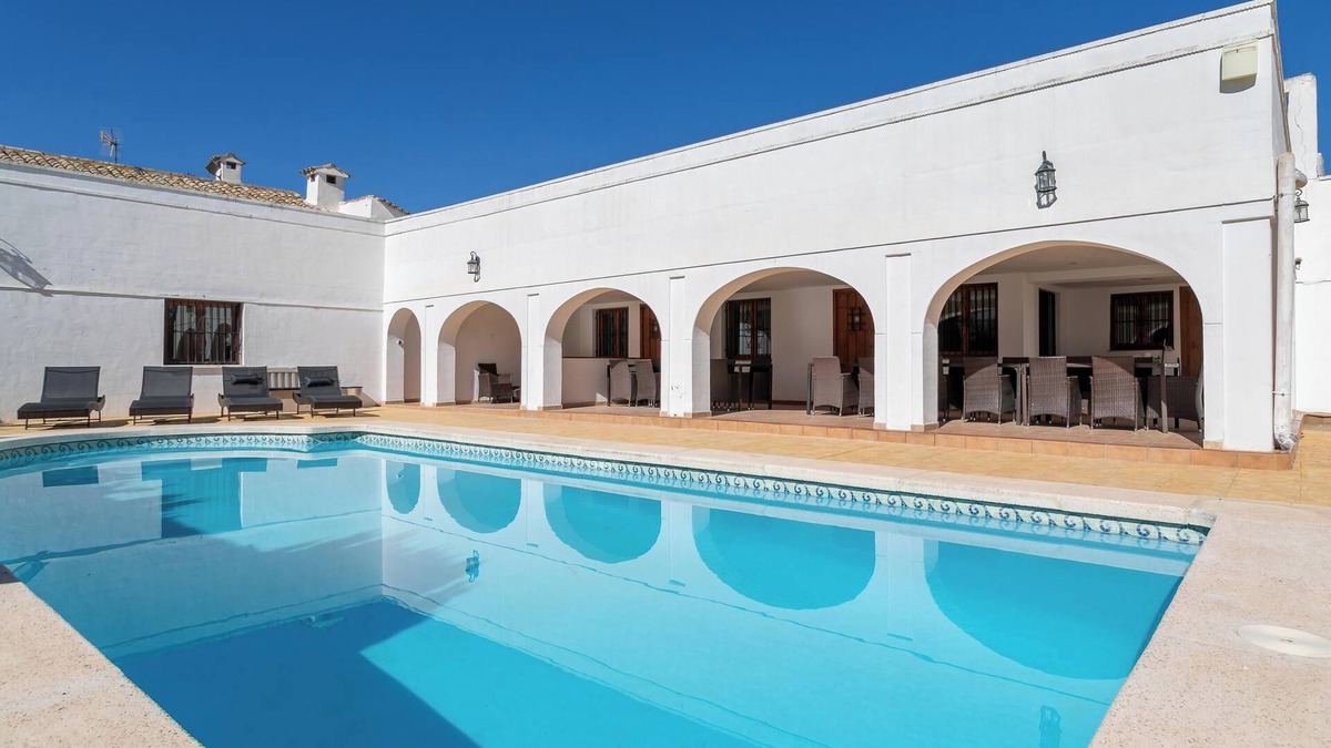 Villena House | Luxury Mansion "Casa Solariega Luxury Mansion in V" with Shared Pool, Garden, Terrace, A/C & Wi-Fi