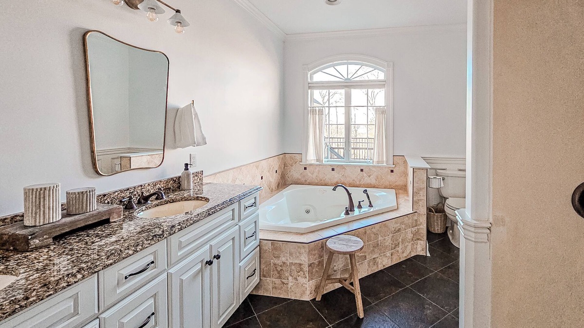 Narvon House | Luxury Mansion: Heated Pool + Hot Tub + Arcade Room