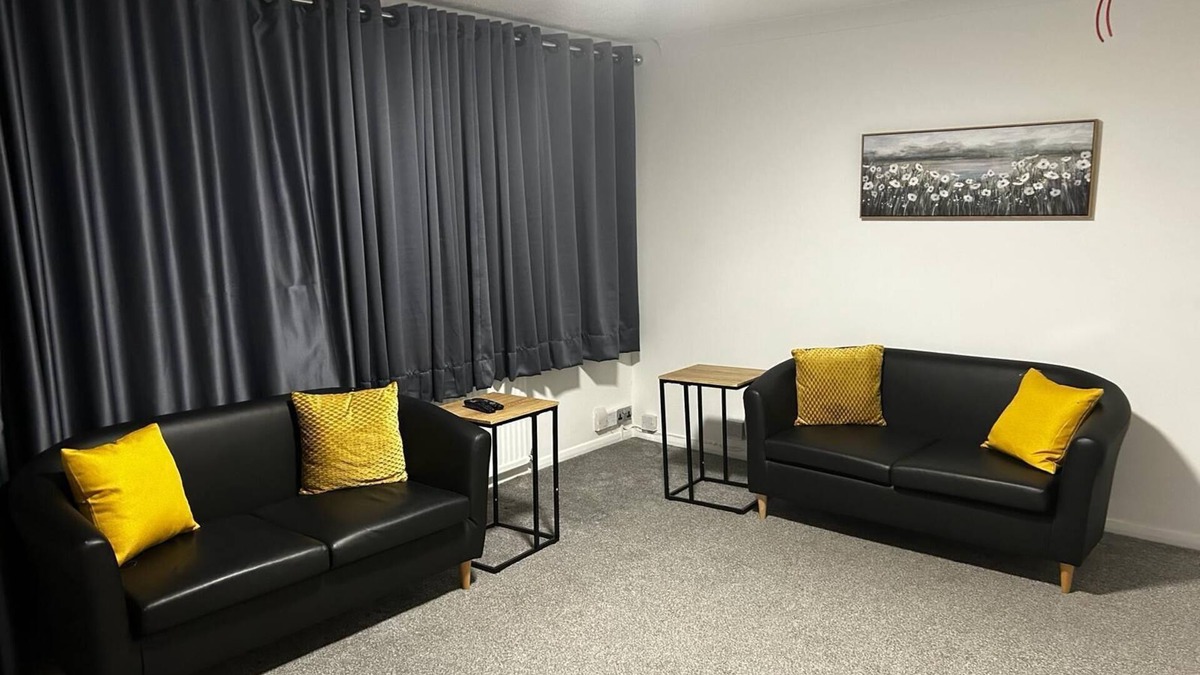 Eastbrook House | Luxury Mansion – Spacious & PrivatenMinutes from Elm Park & Hornchurch stations
