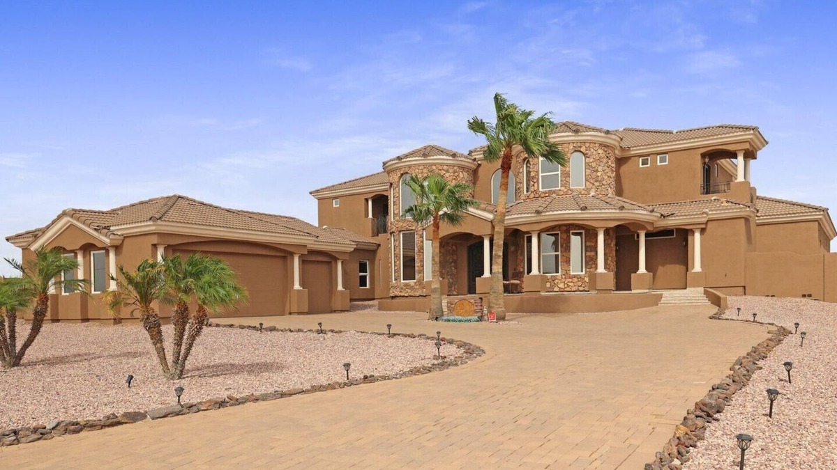 Litchfield Park House | Luxury Mansion with 4 private balconies! Amazing inside and outside!
