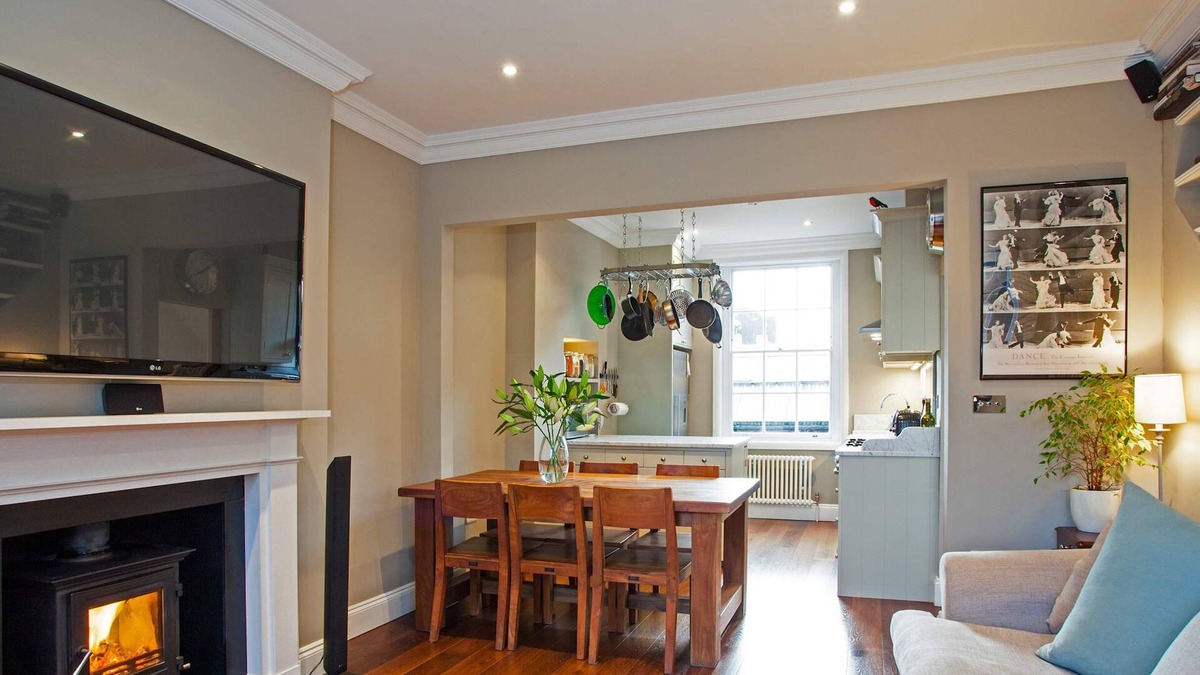 St. Johns Wood Apartment | Luxury Marylebone 2-Bed Duplex with Terrace