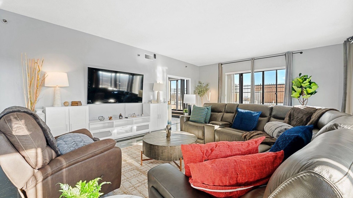 Watertown Apartment | Luxury Massive Penthouse in Watertown