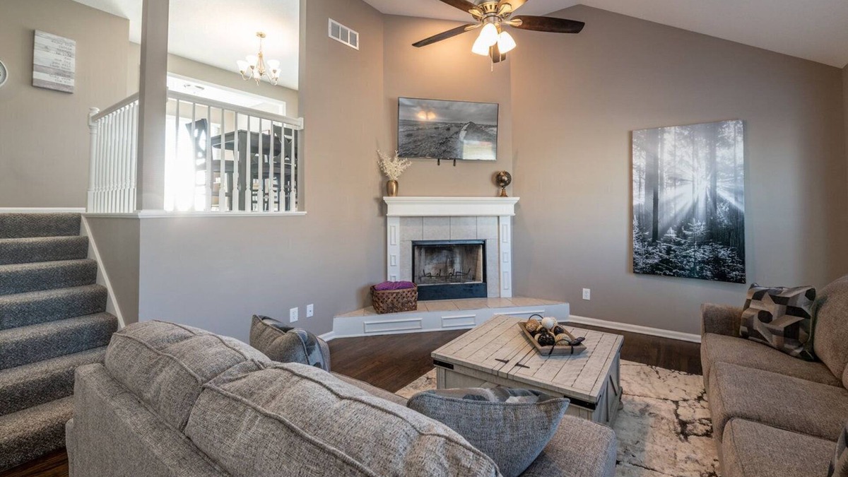 Smithville House | Luxury Meets Convenience * Four Beds, Three Full Baths*