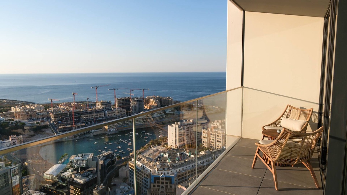 Bouvet Island Apartment | Luxury Mercury Towers 27F Skyline Rooftop & Indoor Pool Parking