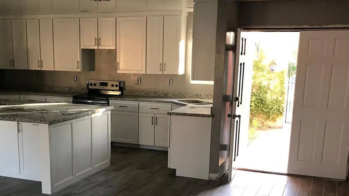 Bellair House | Luxury Mid-Term Stay - Golf, Spa & Pool, Pet Friendly, Walkable, Playground