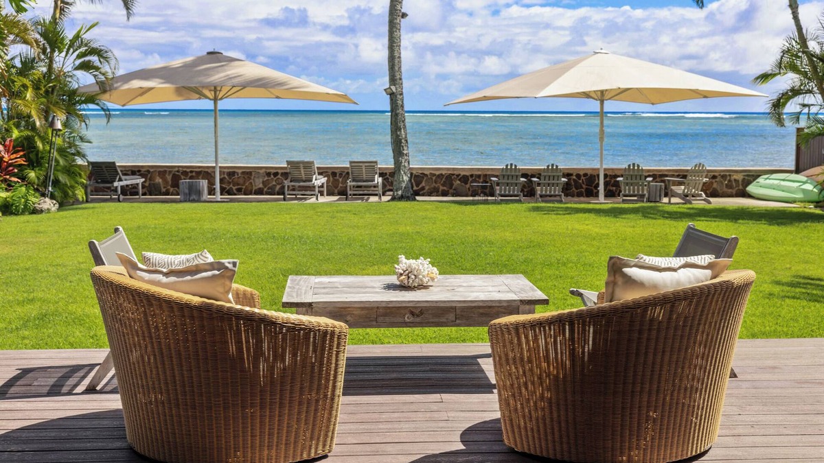 Eastern Honolulu House | Luxury Moana Lani: Oceanfront Home w/Private Pool & Jacuzzi, Walk to the Beach