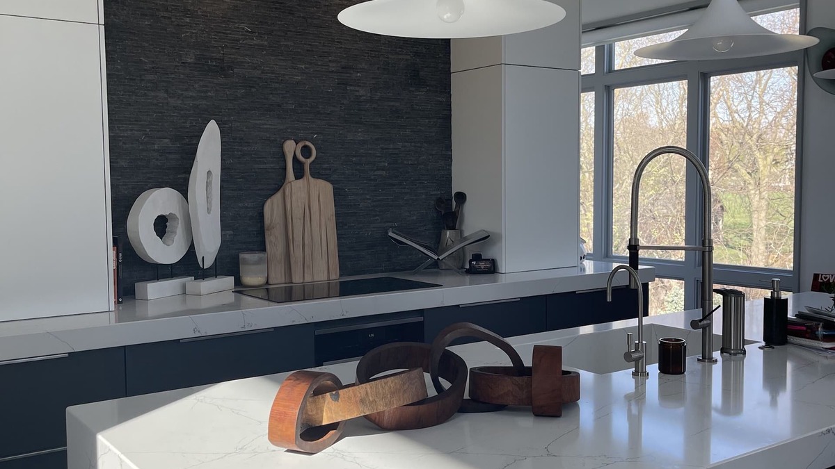 Elkhorn House | LUXURY MODERN HOME LOADED WITH ALL THE EXTRAS