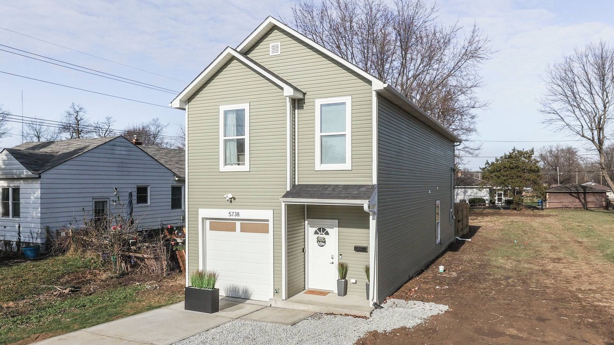 Indianapolis House | Luxury Modern Nearby Downtown Indy Escape: New Built. Game Room, 75” TVs