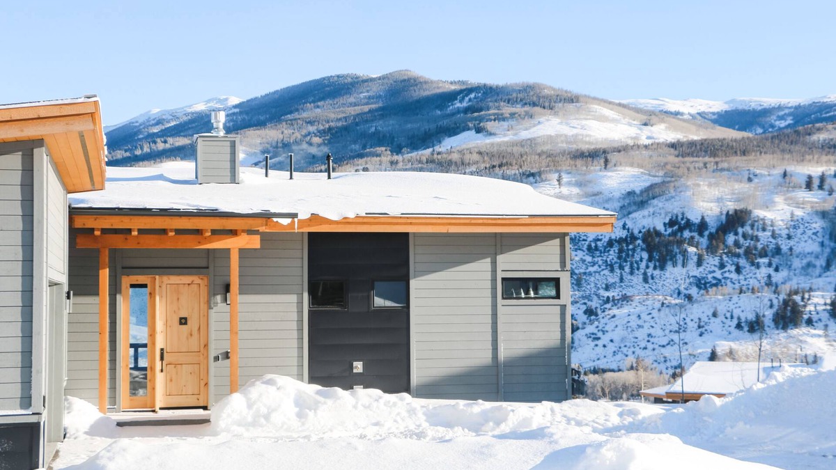 Silverthorne House | Luxury Modern Retreat centrally located to the best ski resorts in CO!