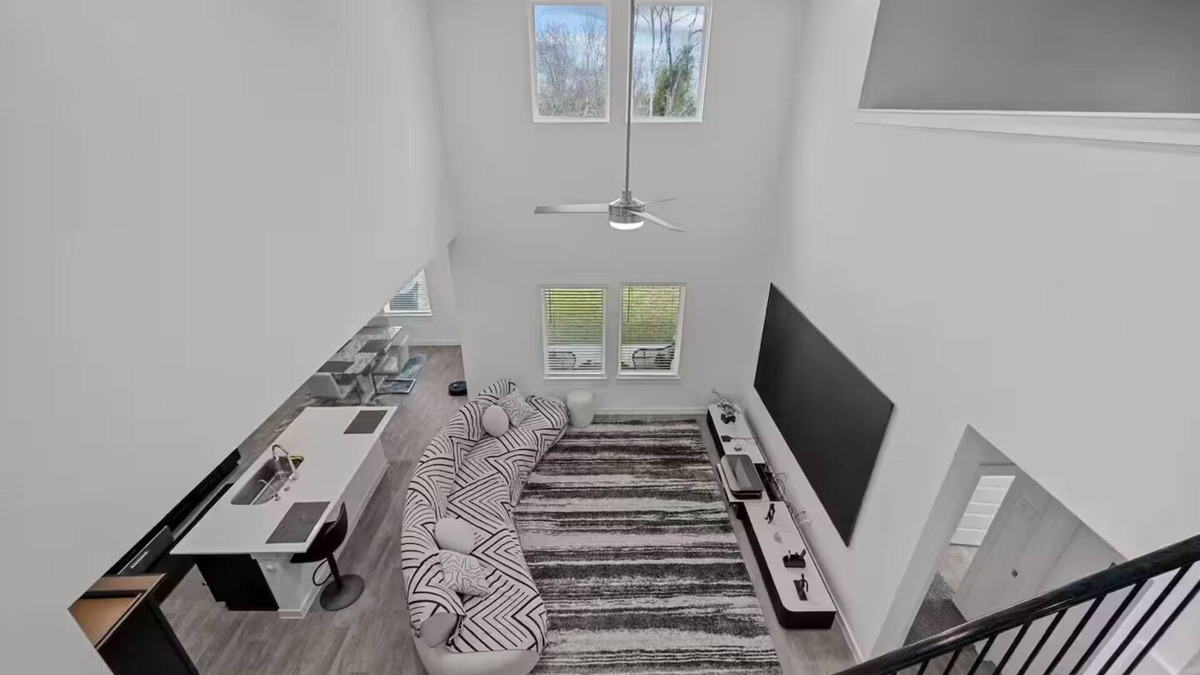 Rosenberg House | Luxury Modern & Spacious Retreat