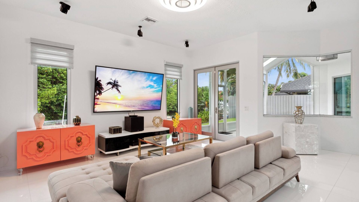 Palm Beach Gardens House | 🏝️ Luxury Modern Waterfront House 💎 Best Location! King Bed Suit!