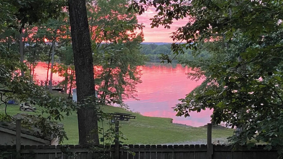 Decatur House | Luxury modern with breathtaking sunset views!