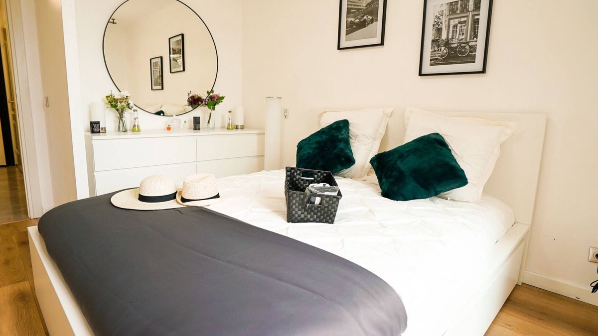 Cap d'Ail Apartment | Luxury Monaco 2BD Suite +1st Class Car incl. Free Grand Prix Event Ticket