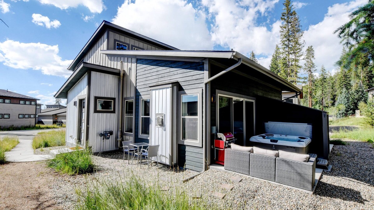 Rendezvous House | Luxury Mountain Cabin 28 I Private Hot Tub I Great Views I Best Price I Discounted Atrractions