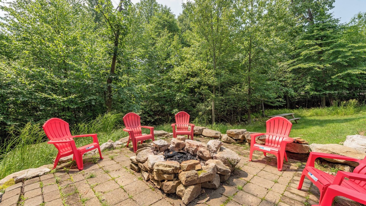 McHenry House | Luxury Mountain Escape w/Hot Tub & Community Perks
