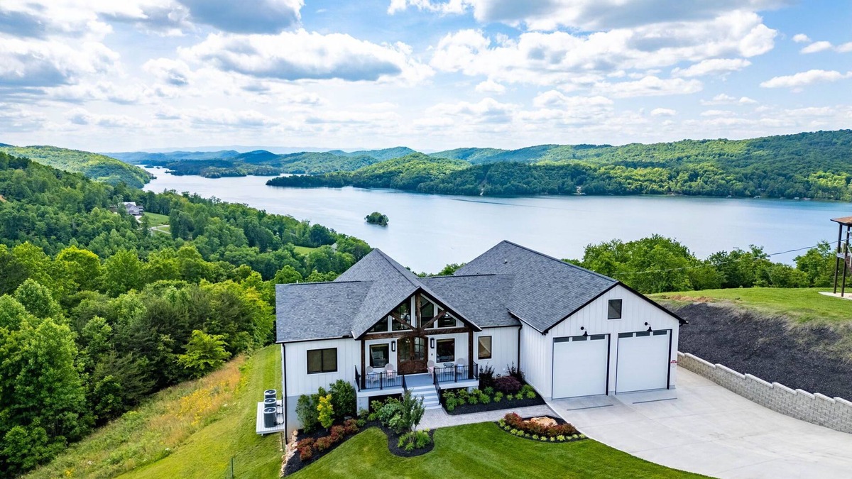 Maynardville Other | Luxury Mountain & Norris Lake Chateau w/Chef's Kitchen, Spa, Kayaks, & Sunset