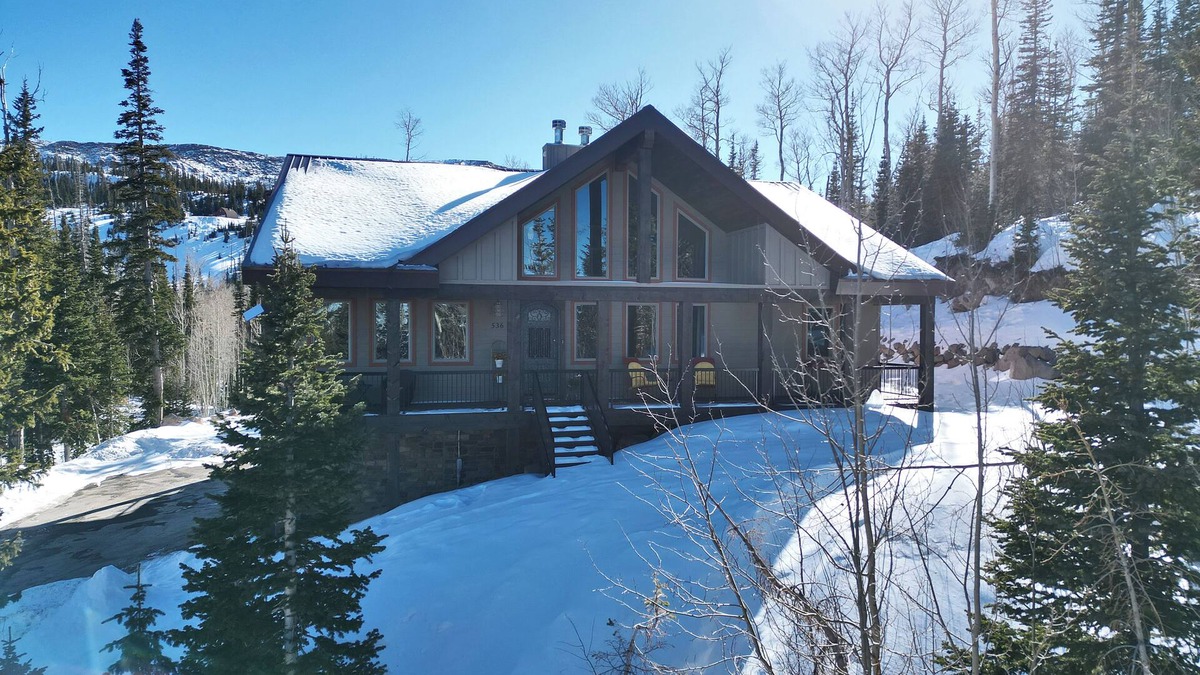 Brian Head House | Luxury Mountain Retreat Sleeps 18