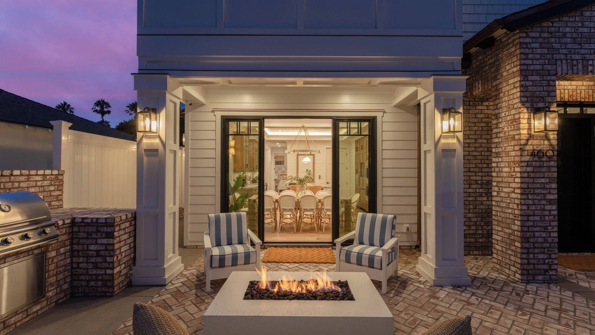 Beach Barber Tract House | Luxury New Build @ Windansea Beach- AC, Fire Pit, 2-Car Parking