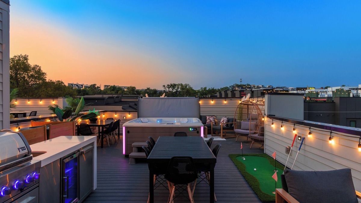 Katie Hill Neighborhood House | Luxury NEW Townhome- 9beds -rooftop with private hot tub- game room!