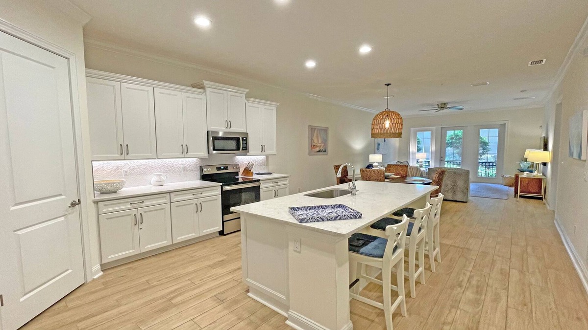 American Beach Condo | Luxury Oasis Stylish Beach Condo 2bed/2bath