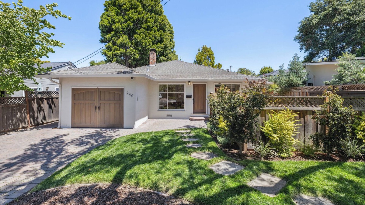The Willows House | Luxury Oasis Steps from Palo Alto and Stanford, Chef's Kitchen, Workspaces, Gym