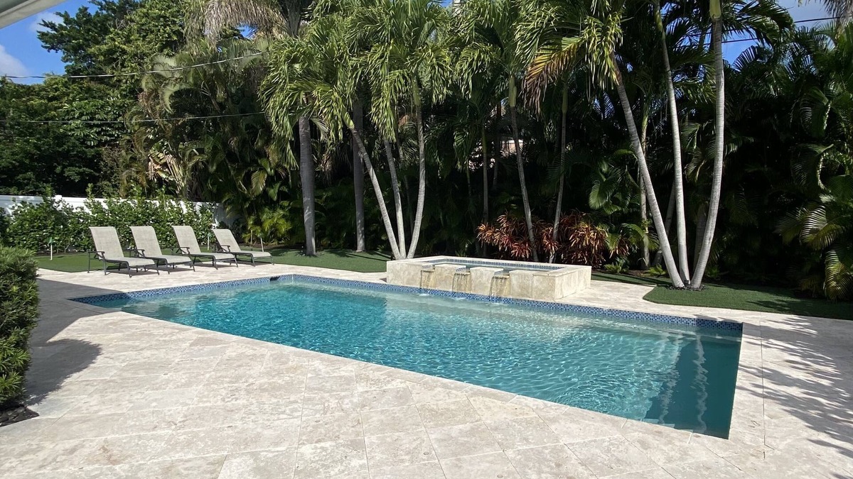 Totterdale House | LUXURY OASIS WITH HEATED POOL & SPA NEAR DOWNTOWN DELRAY & THE BEACH