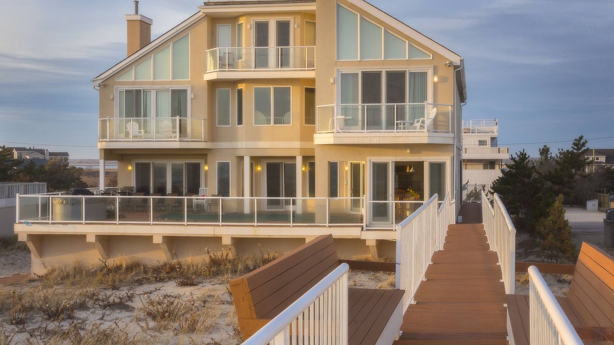 West Hampton Dunes House | LUXURY OCEANFRONT HOUSE W/POOL & HOT TUB FACING THE OCEAN-FALL/WINTER DEALS!