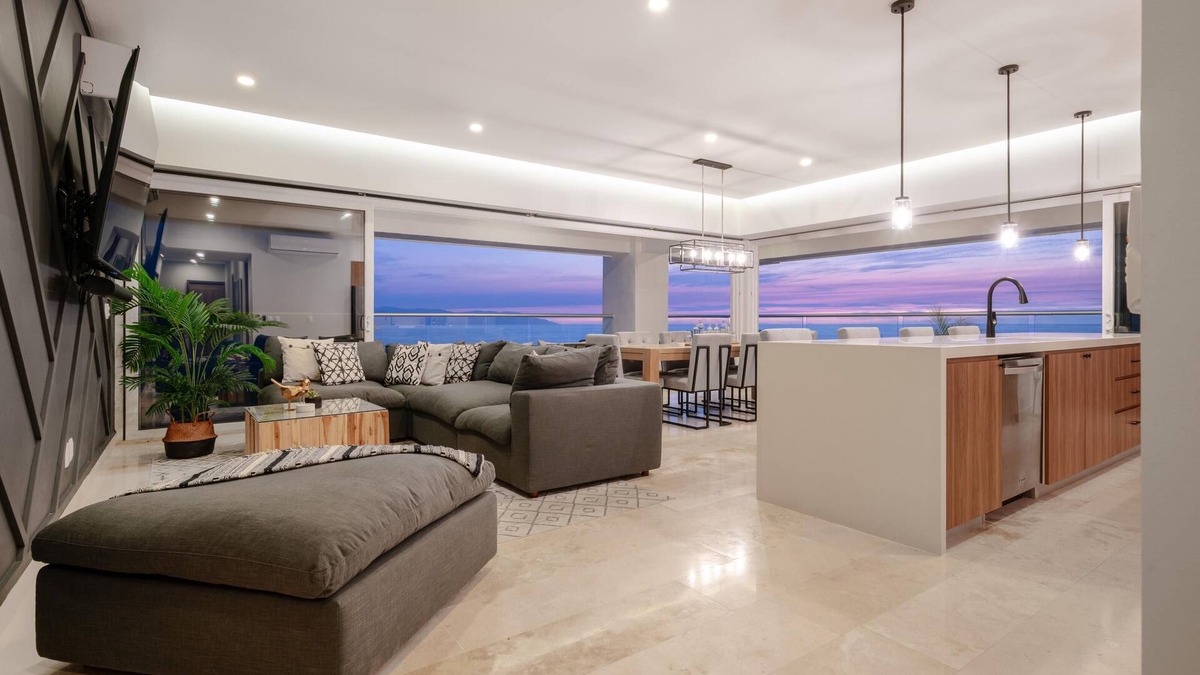 Las Glorias Condo | Luxury Oceanfront 4 BD Condo, 8 pools & rooftop! 4BD Condo for rent in North Hot