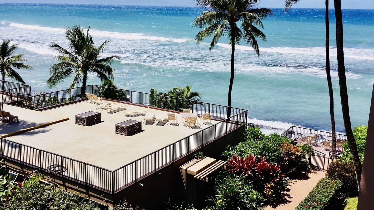 Honokowai Condo | Luxury Oceanfront Condo - Hale Ono Loa - Top Floor - Ocean View