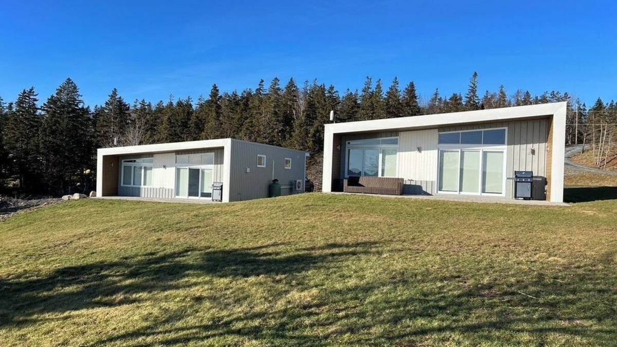 Feltzen South Cottage | Luxury Oceanfront Cottage 2