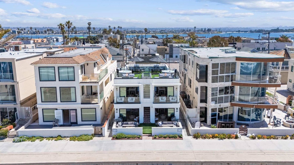 Mission Beach House | Luxury oceanfront fourplex with roof deck, sleeps 22