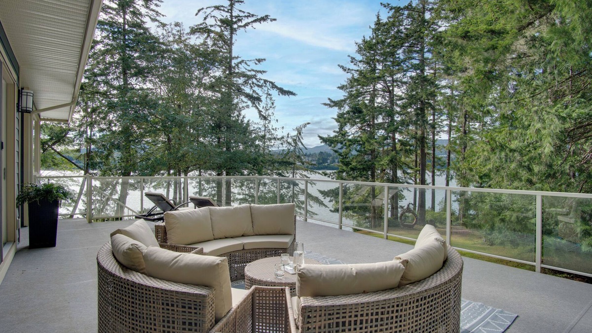 East Sooke House | Luxury Oceanfront Guesthouse with Private Beach