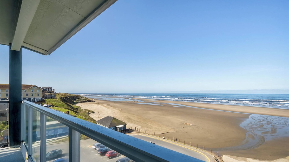 Eddyville Condo | Luxury Oceanfront Retreat – Elegance & Panoramic Views on the Oregon Coast