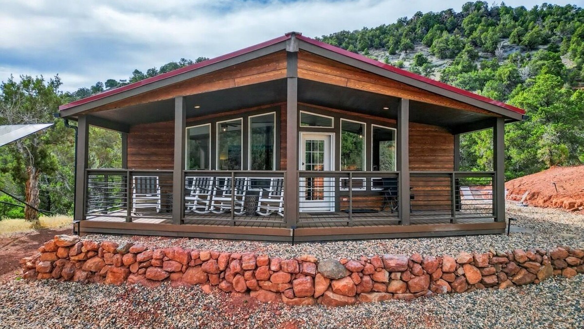Mammoth Creek House | Luxury Off-Grid Getaway in Paragonah, Utah