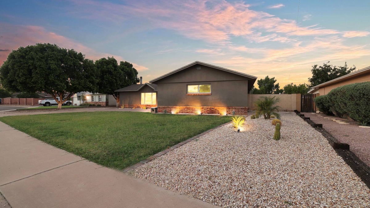 Scottsdale Highlands House | 🏜 LUXURY Old Town Oasis - Heated Pool - Golf - Work - Relax