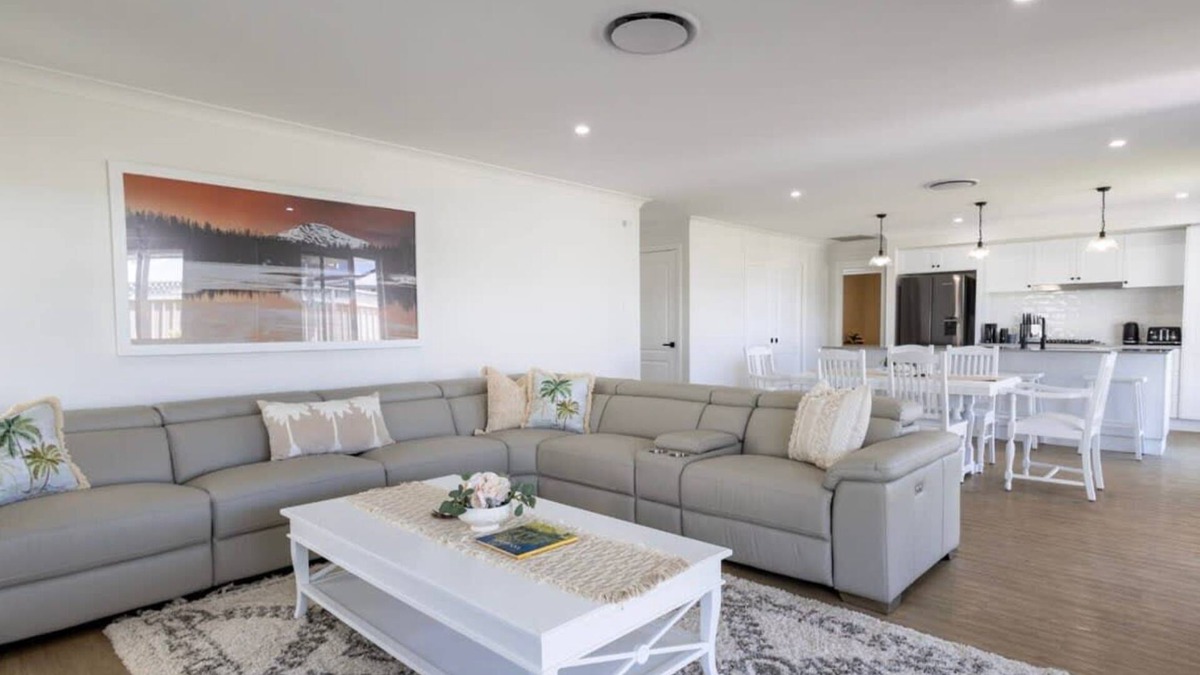 Dubbo House | Luxury on Lesmurdie - Close to Zoo & Golf Club
