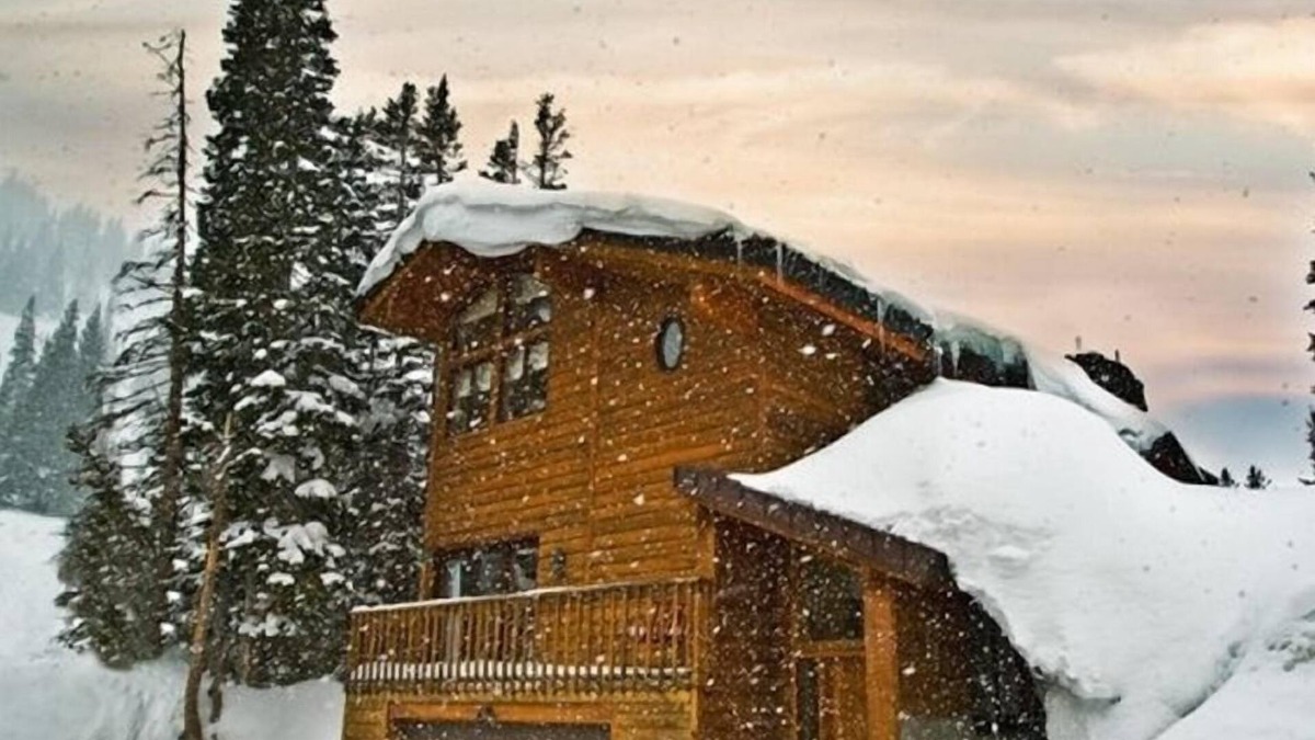 Salt Lake Mountain Resorts Ski Chalet | Luxury On Mountain Ski Accommodation located between Alta and Snowbird
