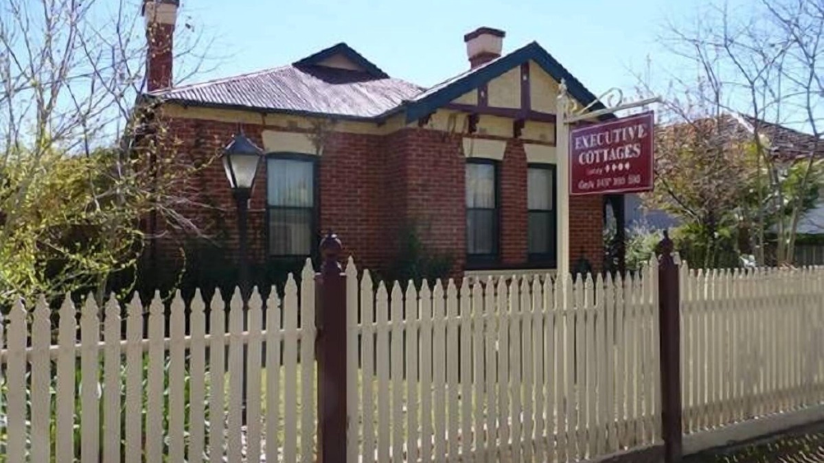 Albury House | "Luxury on Wyse" - A minute's walk to Dean St.